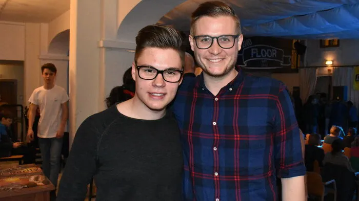 JVP Feldkirchen Obmann und Moderator der Veranstaltung Simon Niederbichler (links) mit dem Chef der Jungen Volkspartei Kärnten Julian Geier.