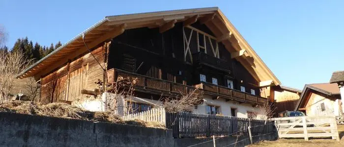 Beim Osttiroler Einhof "Bacherhof" wurde das Dach neu eingedeckt