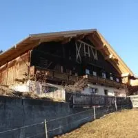 Beim Osttiroler Einhof "Bacherhof" wurde das Dach neu eingedeckt