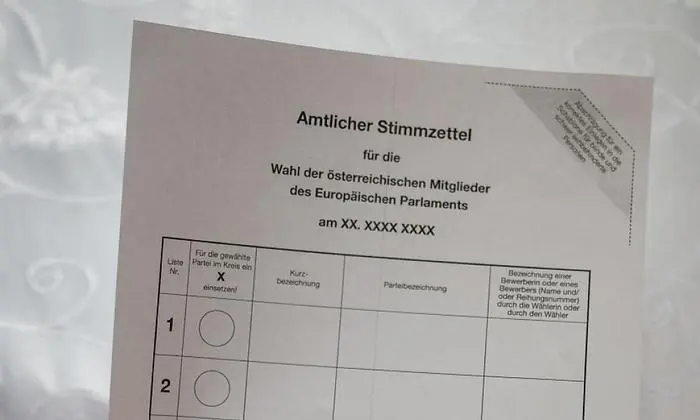 ++ THEMENBILD ++ Illustration zur EU-Wahl. Im Bild: Muster eines amtlichen Stimmzettels; aufgenommen am Donnerstag, 18. April 2024, in Wien.