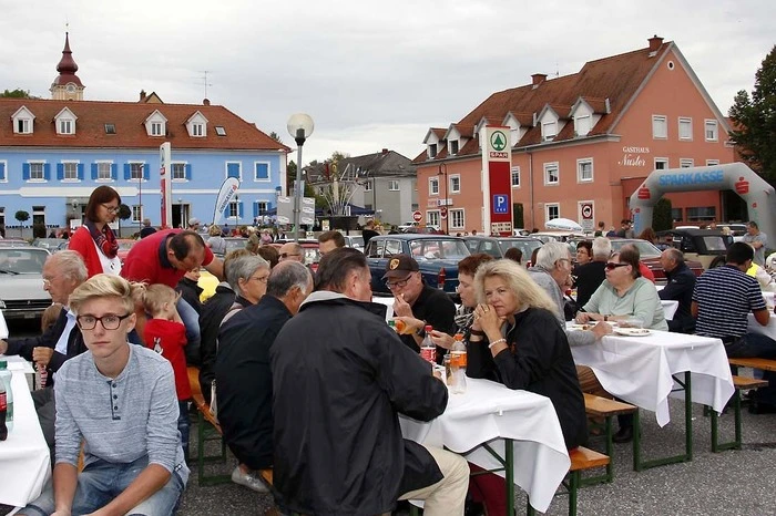 ...wieder viele Schaulustige ins Ortszentrum der Marktgemeinde Ilz.