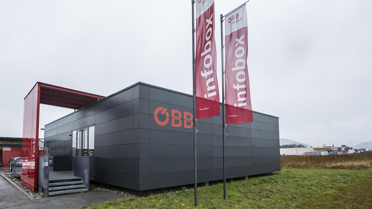 Auf dem vom Roten Kreuz angekauften Areal in Kühnsdorf befindet sich auch die ÖBB-Infobox, die von den ÖBB nicht mehr benötigt wird