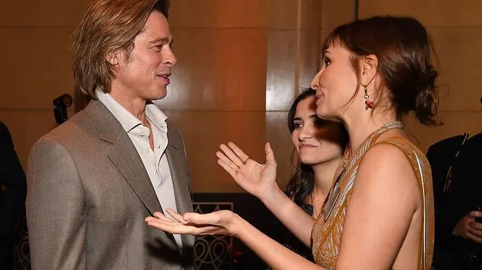 Brad Pitt plaudert mit der brasilianischen Schauspielerin Petra Costa