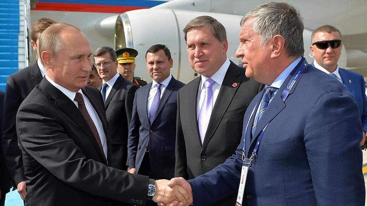 Wladimir Putin mit Igor Sechin, Chef des staatlich kontrollierten Rosneft-Konzerns