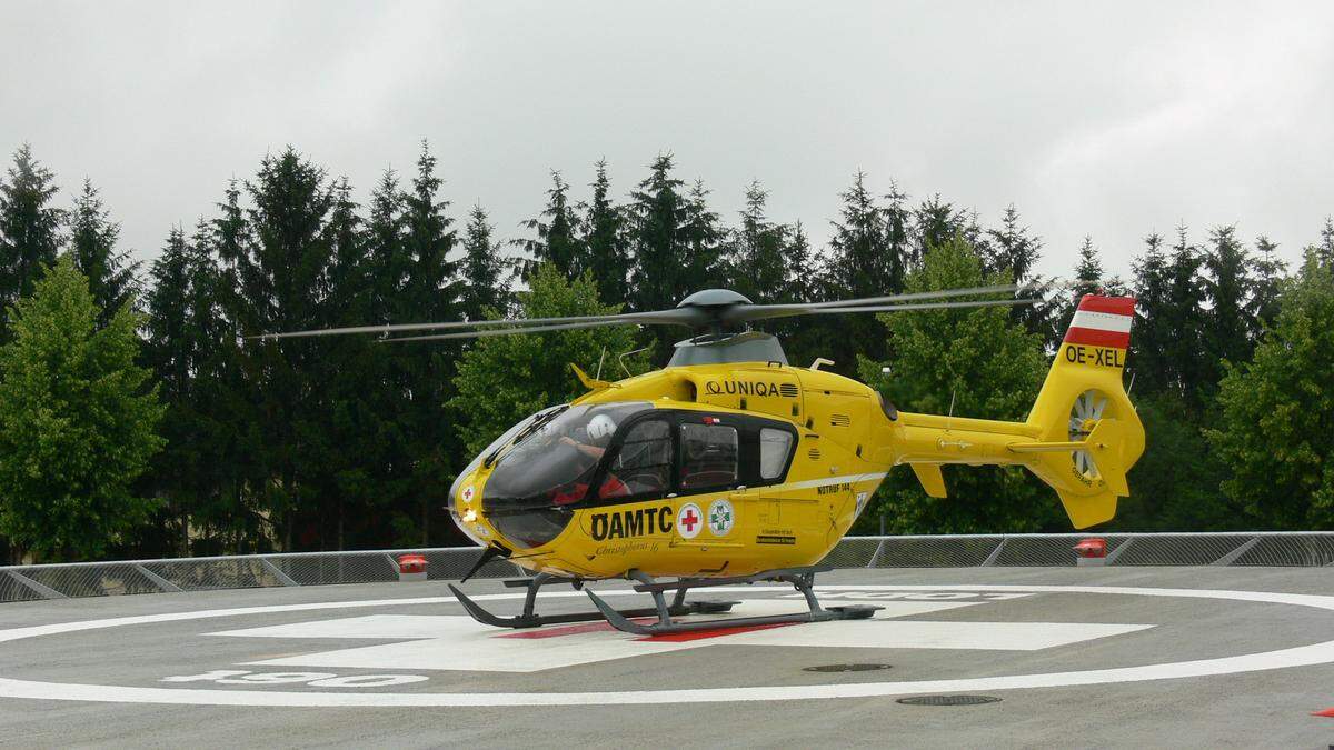 Der Landwirt wurde mit dem Hubschrauber ins LKH Graz geflogen
