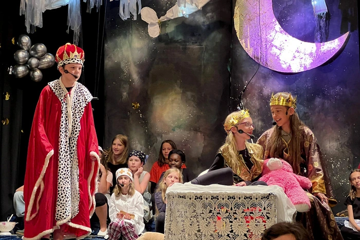 bringen das Kindermusical "Der Traumzauberbaum"...