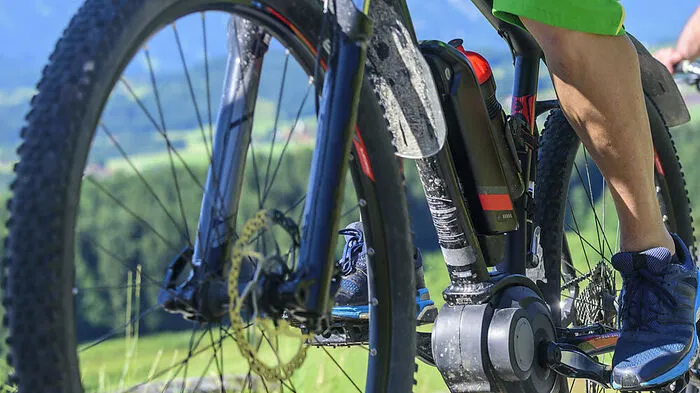 Der E-Biker kam am Ufer des Millstätter Sees zu liegen