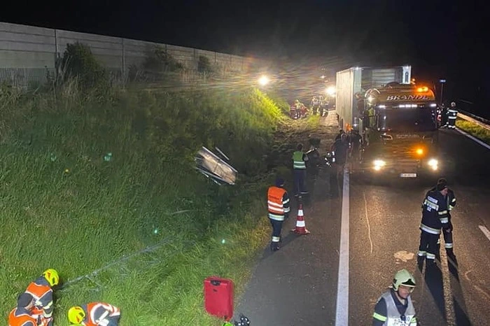 Für die Bergungsarbeiten musste die A9 zwischenzeitlich komplett gesperrt werden.