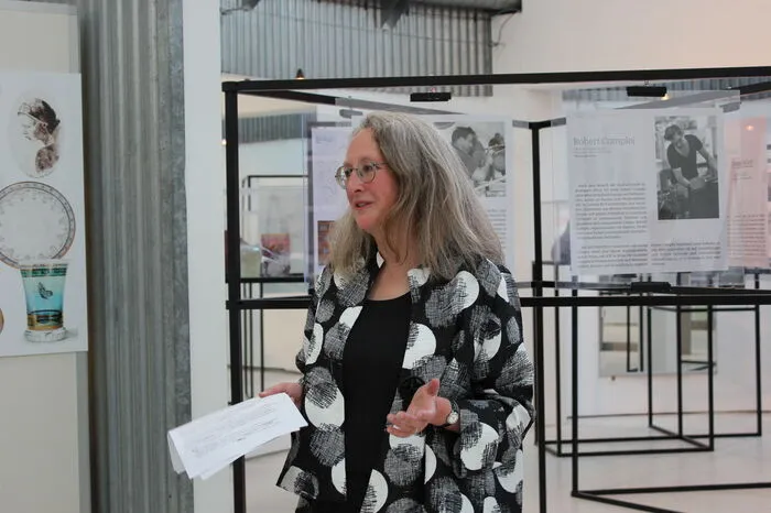 Katharina Eisch-Angus von der Universität Graz gab im Einführungsvortrag einen Einblick in das Projekt, an dem auch das Bild-Werk Frauenau in Bayern mitarbeitet. Dort wird auch eine internationale Akademie für Glas und Kunst betrieben.