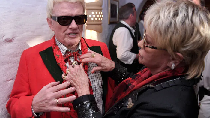 Heino, mit bürgerlichem Namen Heinz Georg Kramm, wurde 1938 in Düsseldorf Oberbilk geboren. Der Vater fiel im Krieg, die Mutter arbeitete als Putzfrau.
