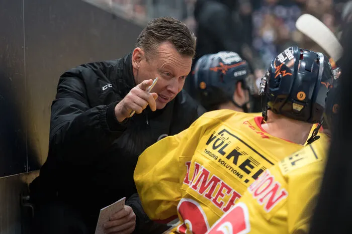 Mike Pellegrims führte den KAC in der Vorsaison ins Finale, wechselte in die DEL, wo er schon im Jänner in Düsseldorf wieder entlassen wurde. Ab der nächsten Saison wird er Co-Trainer in Mannheim.