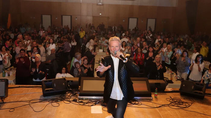 Gottfried Würcher begeistere das Publikum im Stadtsaal!
