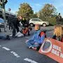 Straßenblockade, um mehr Klimaschutz einzufordern