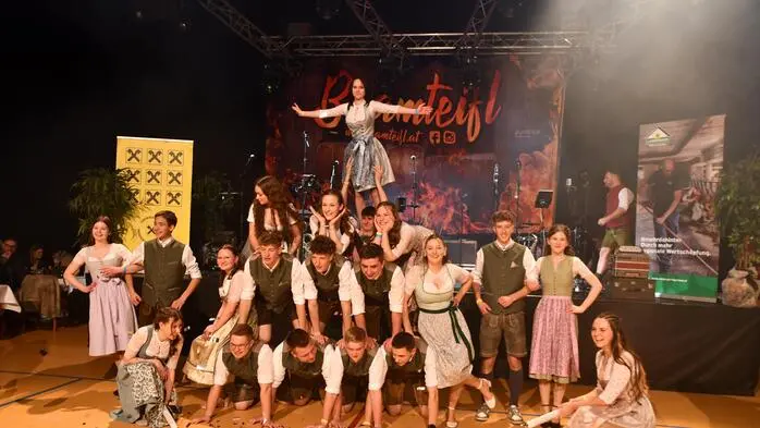 Der Absolventenball der Landwirtschaftsschule Tamsweg fand zum zweiten Mal in der WM-Halle Murau statt und wurde ein voller Erfolg.