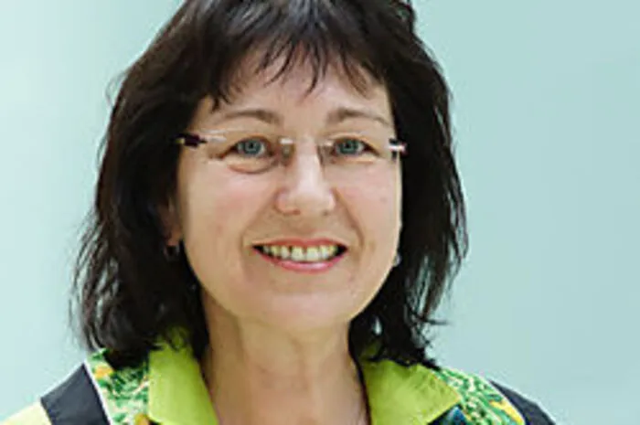 Für Veronika Pernsteiner, die Vorsitzende der Katholischen Frauenbewegung, ist die Frage nach Machtverständnis und Strukturen der Macht, die zu Missbrauch führen, zu stellen. In der Kirche brauche es Reformen in der Amtsstruktur, die das bestehende Machtgefälle zwischen Männern und Frauen, Klerus und Laien aufheben, dazu eine radikale Wende in der Sexualmoral. „Wir wollen Kirche gestalten, gemeinsam mit Männern, in geteilter Macht."