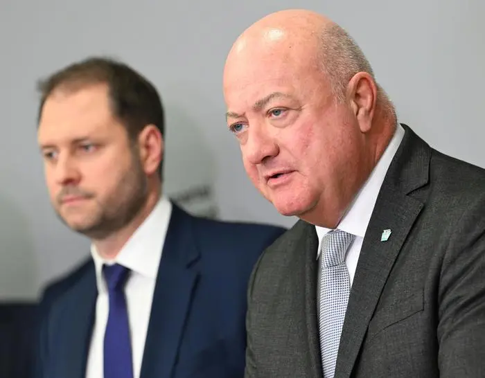 ABD0199_20250119 - EISENSTADT - ÖSTERREICH: Spitzenkandidat Christian Sagartz (ÖVP) und ÖVP-Chef Christian Stocker im Rahmen der burgenländischen Landtagswahl am Sonntag, 19. Jänner 2025 in Eisenstadt. - FOTO: APA/HELMUT FOHRINGER