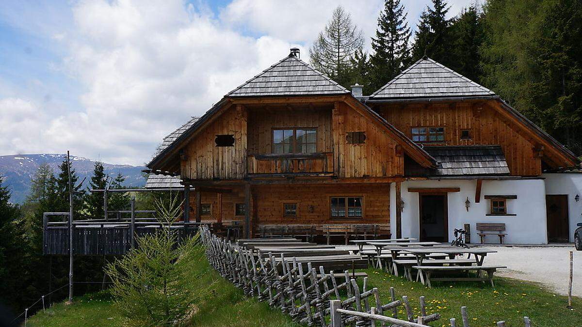 Die Schulterkogelhütte mit ihrer herrlichen Sonnenterrasse 