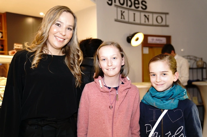 Julia Malischnig mit den kleinen großen Bewunderinnen Julia und Sophia Kreiner