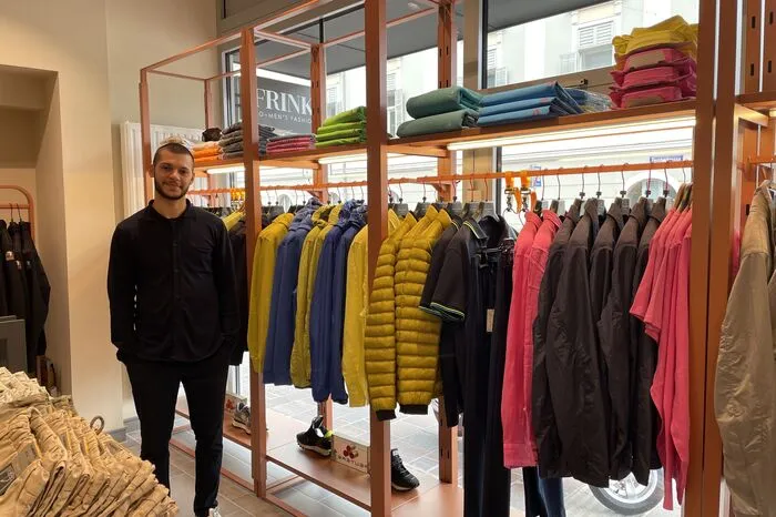 Bei Frink in Klagenfurt findet man sowohl für Damen als für Herren die neueste Mode. (Pernhartgasse 1)