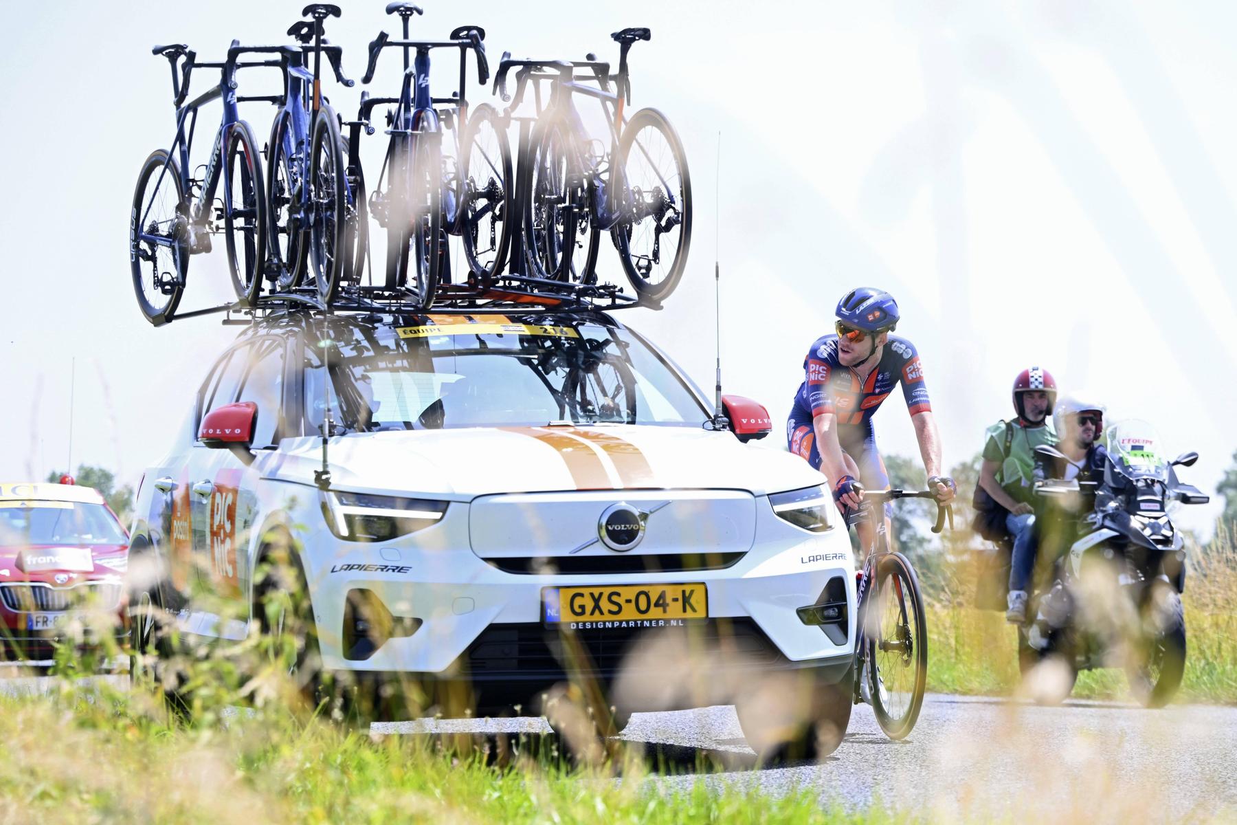 Tour de France: Zuschauer wird von Teamauto angefahren