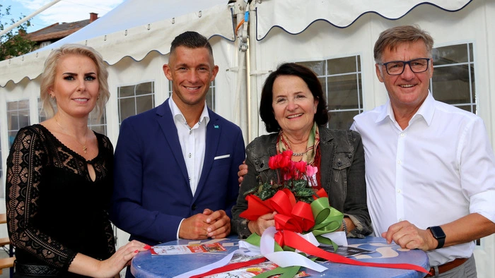 Das Rahmenprogramm bildete eine Urkundenverleihung des Blumenschmuckwettbewerbes 2022.