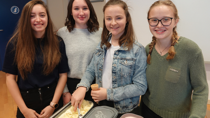 Betreut wurden die jungen Teilnehmerinnen am Girls Day vom HTL Schülerinnen Organisationsteam mit Philomene Klamminger, Theresa Meißl, Melanie Hopfgartner und Sophia Frissenbichler.