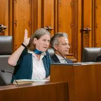 Bürgermeisterin Elke Kahr teilte bei der Sondersitzung des Gemeinderats gleich in mehrere Richtungen aus