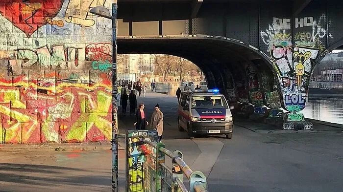 Polizei am Donaukanal