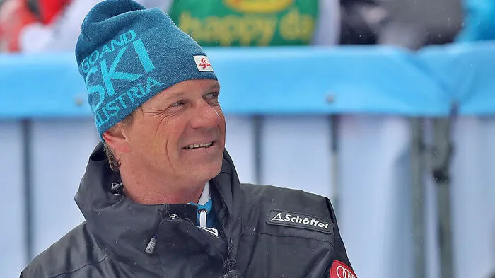  Michael "Mike" Pircher (Trainer): Der Magister der Sportwissenschaften hatte Hirscher schon als ÖSV-Slalomchef unter seinen Fittichen. Seit dem WM-Winter 2012/13 ist der Ex-Rennläufer aus der Steiermark, der selbst bis zu einer schweren Verletzung Rennen auf Europacup-Ebene Rennen bestritten hatte, der exklusive Schneetrainer des Salzburgers. Der 41-jährige Schladminger ist auf der Piste "Mädchen für alles" und stellt vor allem die optimalen Trainingsbedingungen für Hirscher her. Pircher gilt als "Workaholic". Tagwache um vier Uhr früh ist sein tägliches Brot.