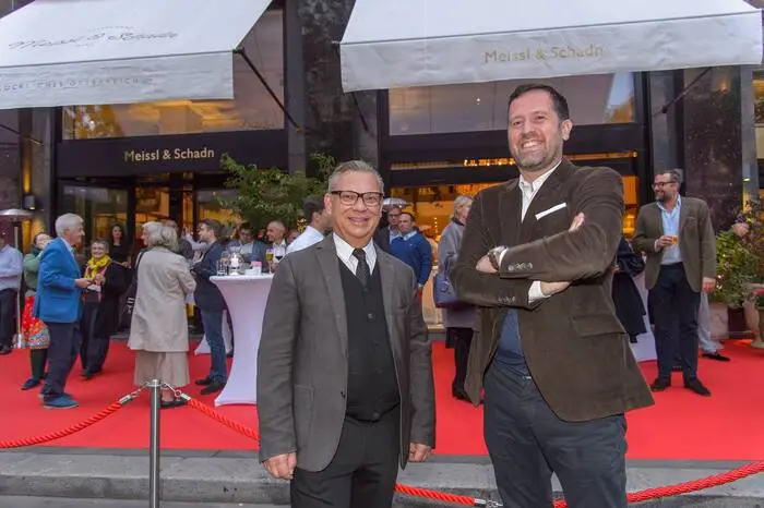 Große "Schadn"-Freude herrschte bei den stolzen Hausherren, den Steirern Florian Weitzer (r.) und Hoteldirektor Michael Pfaller