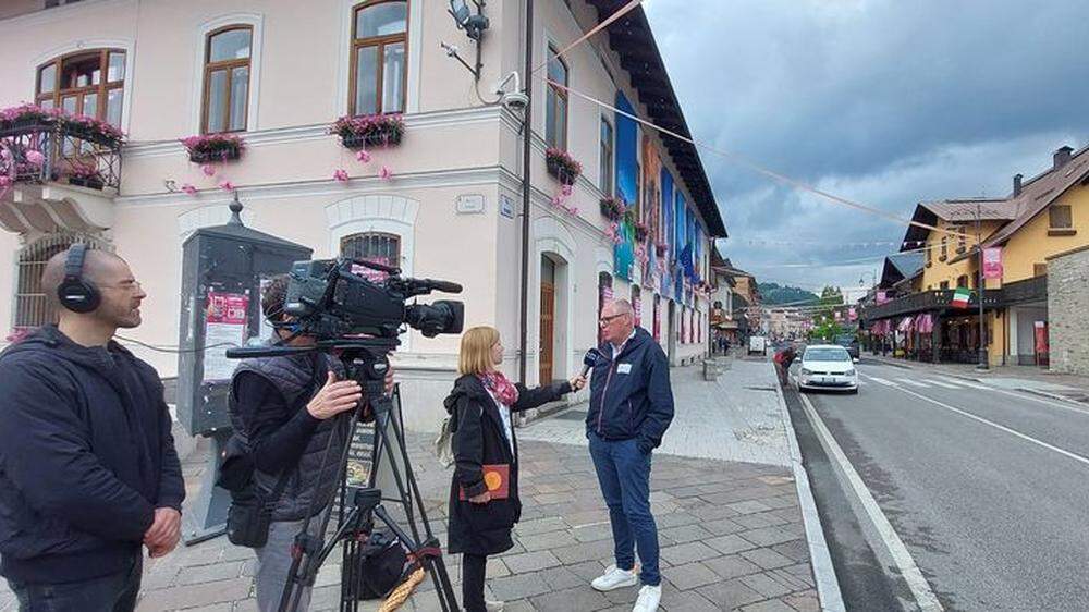 Tarvis Bürgermeister Renza Zanette beim Interview an der Rennstrecke