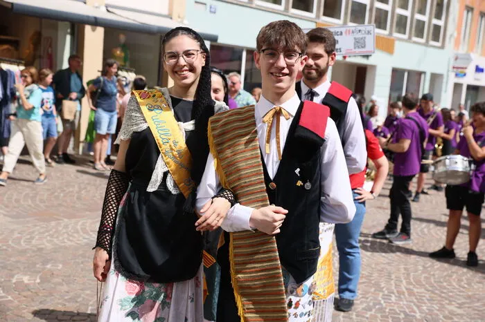 Noch bis Sonntagabend dauert das große Katalanische Fest "Aplec" in der Villacher Innenstadt. Bereits bei der spektakulären Eröffnung herrschte fröhliche Stimmung. Umzüge, folkloristische Darbietungen und Verkostungen locken viele Gäste an.  