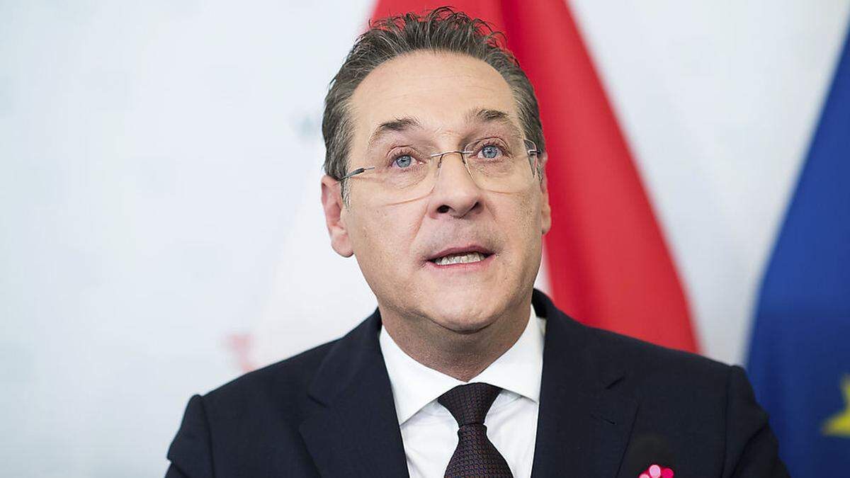 Schon 2015 soll der am Ibiza-Video beteiligte Wiener Anwalt kompromittierende Bilder und SMS von Strache angeboten haben