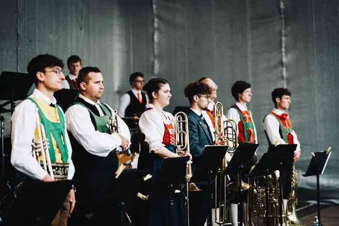 Das Euregio-Jugendblasorchester 2025 wurde auch beim Promenadenkonzert in Innsbruck am vergangenen Sonntag gefeiert