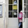 Die Österreichische Gesellschaft für Kinder- und Jugendheilkunde (ÖGKJ) plädiert dennoch weiter für Prävention statt Schulschließungen und verweist auf internationale Studien