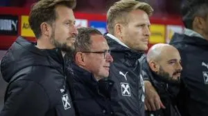 VIENNA,AUSTRIA,17.NOV.24 - SOCCER - UEFA Nations League, OEFB international match, Austria vs Slovenia. Image shows head Coach Ralf Rangnick (AUT) with his team.
Photo: GEPA pictures/ David Bitzan