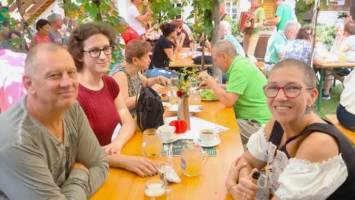 Während die Hitzewelle am Sonntag noch die ganze Steiermark heimsuchte, retteten sich einige Weizerinnen und Weizer in den Hof der Bio-Bauern Familie Schloffer. 