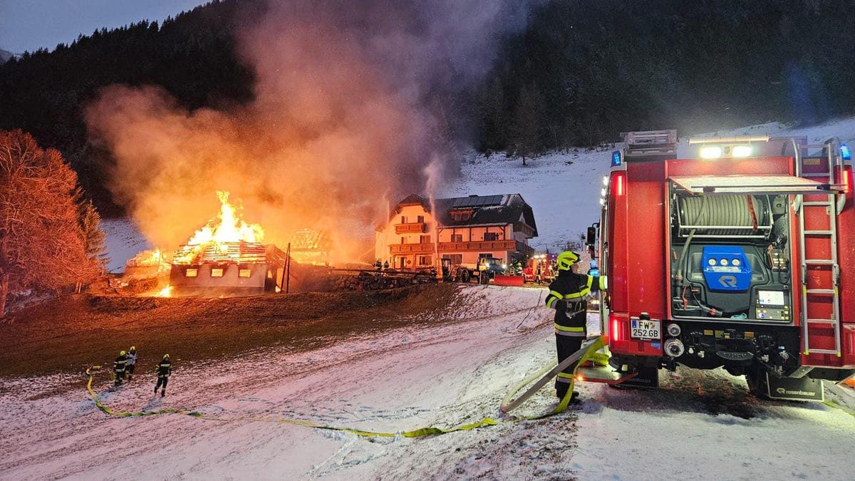 Rund 100 Feuerwehrleute waren am Brandort im Einsatz