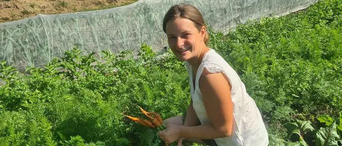 Anna Höller in ihrer Marktgärtnerei