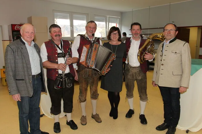 Der neu gewählte Seniorenbundobmann Alois Weinzettl organisierte einen Ballnachmittag, zu dem alle Senioren der neuen Großgemeinde Gnas eingeladen waren.