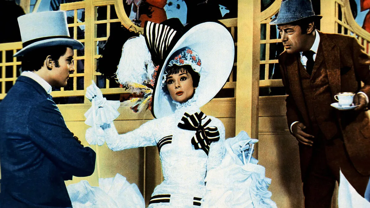 Audrey Hepburn lernt, eine Lady zu sein in "My Fair Lady"