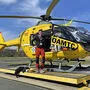 Ziel für die Zukunft: Manuel Dunst vor einem Rettungshubschrauber
