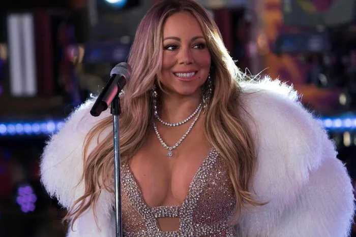 Pop-Star Mariah Carey sang sich ohne Pannen durch ihren Auftritt am Times Square, nachdem sie im vergangenen Jahr mit technischen Problemen zu kämpfen gehabt hatte. Die Kälte schien ihr nichts auszumachen.