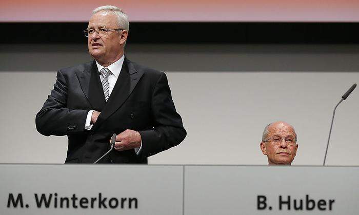 VW-Boss Martin Winterkorn und Interims-Aufsichtsratschef Berthold Huber bei der Hauptversammlung