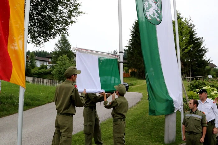 Bei der offiziellen Eröffnung am Donnerstagabend durfte auch die Flaggenparade nicht fehlen.