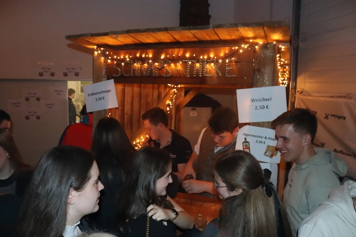 Klicken Sie sich durch die Bilder der LJ-Disco in Gräbern.
