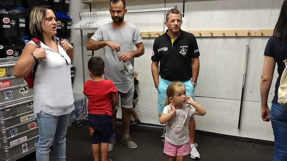 Die Fans kamen mit ihren Kindern in die Eishalle in Villach