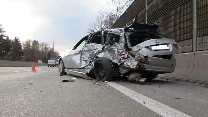 An dem Unfallfahrzeug entstand Totalschaden