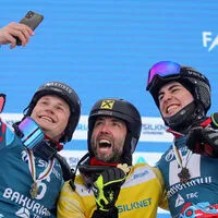 Weltmeister Andreas Prommegger (Mitte) jubelte mit Arvid Auner (links) und Arnaud Gaudet