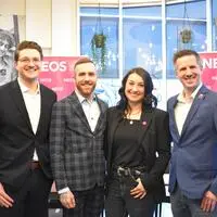 Landessprecher Niko Swatek (links) mit dem Team der Brucker Neos: Wolfgang Klampfer, Dalila Windegger, Sebastian Wintschnig